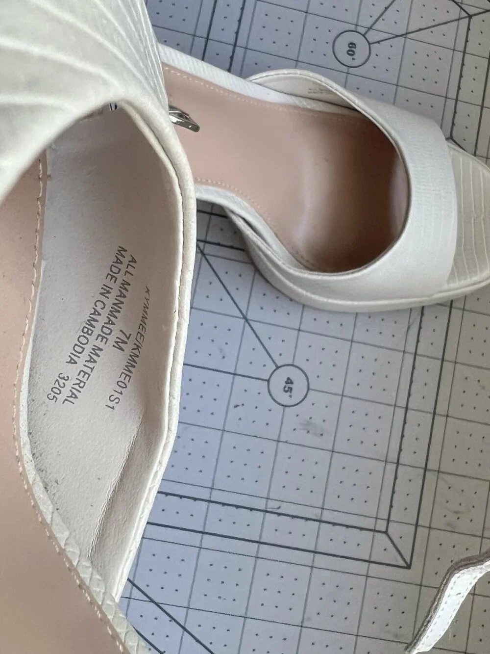 Steve Madden Kymmee Platform Pump in Bone color - size 7